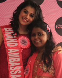 Taapsee Pannu Supports Chennai Turns Pink