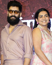 Chiyaan Vikram and Parvathy Thiruvothu