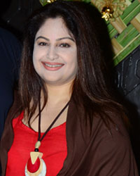 Ayesha Jhulka with husband Sameer