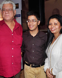 Om Puri with his wife Nandita Puri and son Ishaan Puri