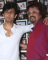 Sonu Nigam and Tabla player Bickram Ghosh