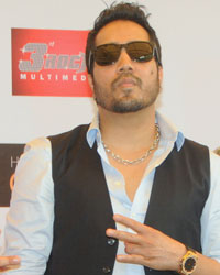 Dilbagh Singh, Mika Singh and Champak Jain