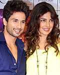 Shahid Kapoor and Priyanka Chopra promote Teri Meri Kahaani at Reliance digital store