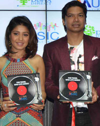 Sunidhi Chauhan and Shaan