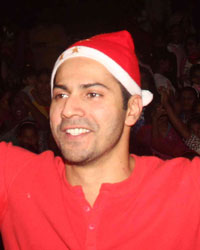 Varun Dhawan Celebrates Christmas With Kids