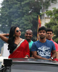 Veena Malik Silk Sakkath Running Housefull