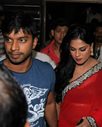 Veena Malik Silk Sakkath Running Housefull