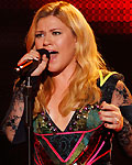 Kelly Clarkson performs 'Catch my Breath' during the VH1 Divas 2012 show in Los Angeles