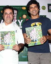 Farhan Akhtar launches chef Vicky Ratnani's book 'Vicky Goes Veg'