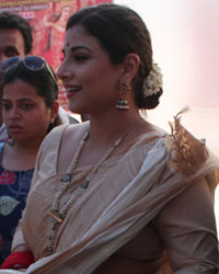 Vidya Balan Celebrates Durga Puja