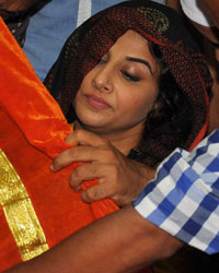 Vidya Balan Visits Mahim Dargah