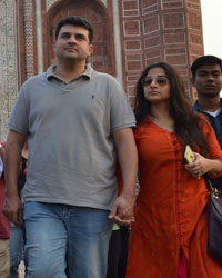 Vidya Balan With Her Husband Siddharth at Taj Mahal