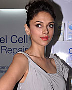 Aditi Rao at Vivel Cell Renew Launch