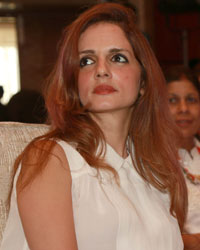 Sussanne Khan and Zarine Khan