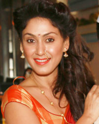 Manjari Fadnis and Shreyas Talpade