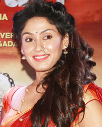 Shreyas Talpade and Manjari Fadnis