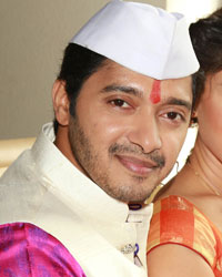 Shreyas Talpade and Manjari Fadnis