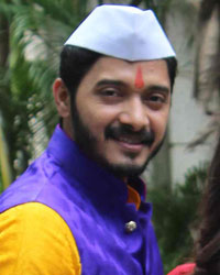 Shreyas Talpade and Manjari Fadnis