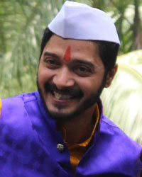 Shreyas Talpade and Manjari Fadnis