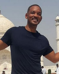 Will Smith poses in front of Taj Mahal, Agra