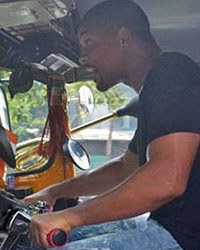 Will Smith drives Autorickshaw in Mumbai