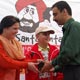 Mr. Malwinder from OYA Mohali receiving Momento from Mrs.K.K Sharma