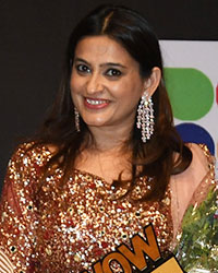 Shobha Arya awarding Smita Mohia, along with Smita Jaykar and Neelima Azeem