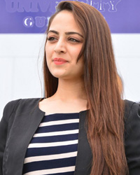 Zoya Afroz