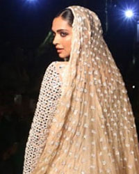 Deepika Padukone at Abu Jani and Sandeep Khosla Fashion Show