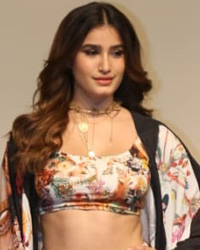 Anamika Khanna Collaborates With Hennes and Mauritz