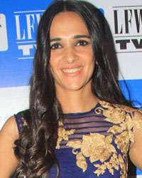 Tara Sharma at Anamika Khanna Show at LFW 2015