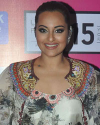 Sonakshi Sinha at Anamika Khanna Show at LFW 2015