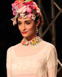 Aneeth Arora Show at WIFW SS 2015