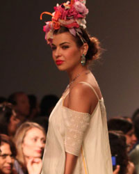 Aneeth Arora Show at WIFW SS 2015