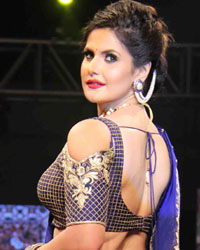 Zarine Khan at Archana Kochhar Fashion Show For a Cause