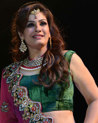 Raveena Tandon at Asif Shah Show at Couture 2014