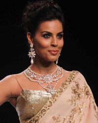 Deepti Gujral at Aum Monica Kapur Show at IIJW 2015