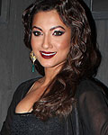 Gauhar Khan at Blenders Pride Fashion Tour 2012 Preview