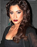 Gauhar Khan at Blenders Pride Fashion Tour 2012 Preview