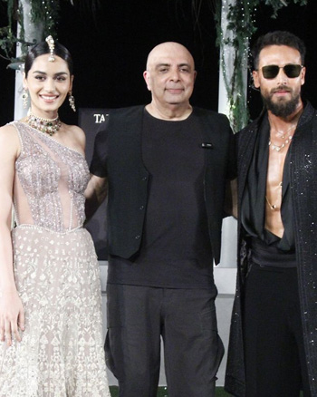 Manushi Chhillar, Tarun Tahiliani and Tiger Shroff Manushi Chhillar, Tarun Tahiliani and Tiger Shroff