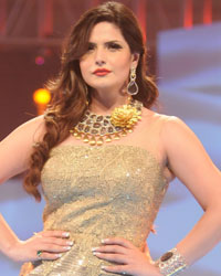 Zarine Khan at Bullion Summit Fashion Show