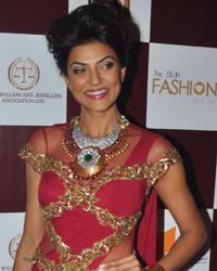 Sushmita Sen at Bullion Summit Fashion Show