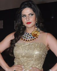 Zarine Khan at Bullion Summit Fashion Show