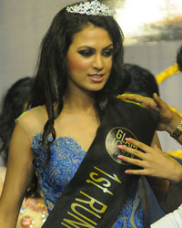 Aneel Murarka Crowning the 1st Runners up