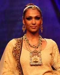 Shamita Singha at Golecha Jewels Show at IIJW 2014