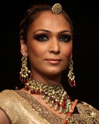 Shamita Singha at Golecha Jewels Show at IIJW 2014