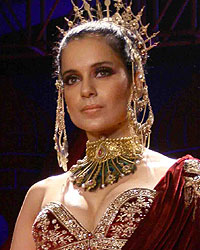 Kangana Ranaut at IBFW 2014 Suneet Varma Show