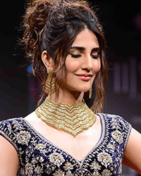 Vaani Kapoor at India International Jewellery Show 2017