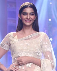 Sonam Kapoor at India International Jewellery Week 2014 Finale