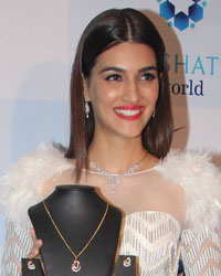 Kriti Sanon at Kriti Endorses GILI by Nakshatra